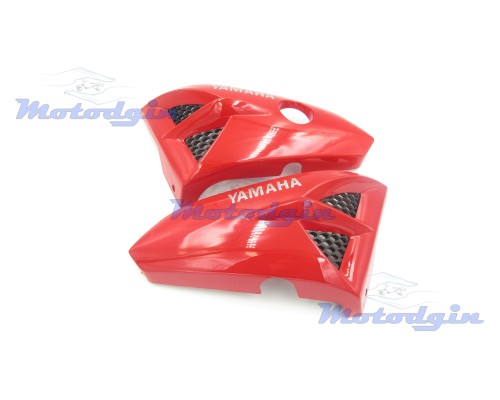 Пластик " жабры " под бак Yamaha YBR125 красный 2006г